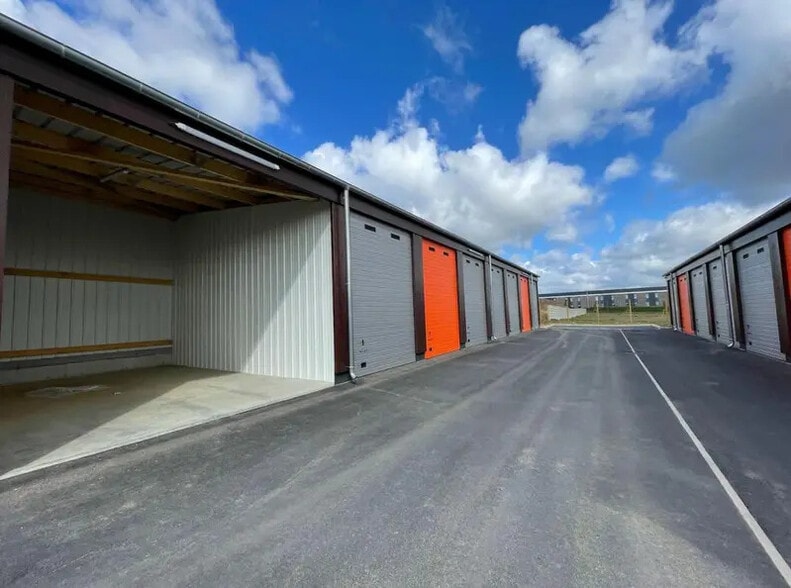 Industriel/Logistique dans Louvres à louer - Photo de l’immeuble – Image 3 sur 3