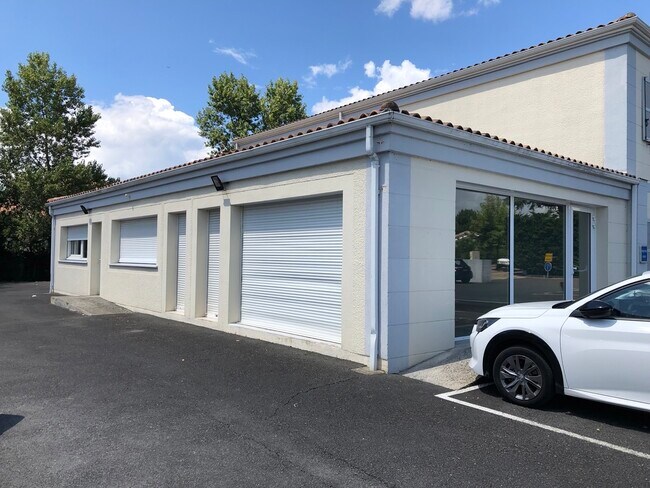 Plus de détails pour 45 avenue de Soulac, Le Taillan-Médoc - Bureau/Local commercial à louer