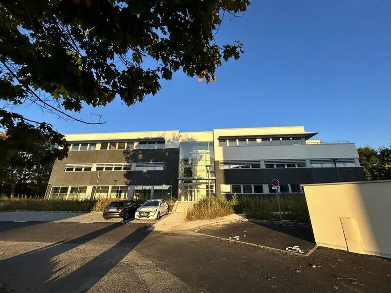 Bureau dans Mont-Saint-Aignan à vendre - Photo de l’immeuble – Image 2 sur 7