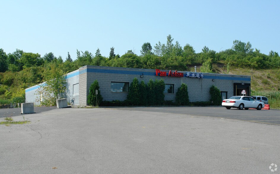124 Headson Dr, De Witt, NY à vendre - Photo principale – Image 1 sur 9