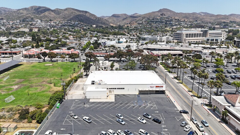 299 Borchard Dr, Ventura, CA à louer - Photo de l’immeuble – Image 3 sur 6