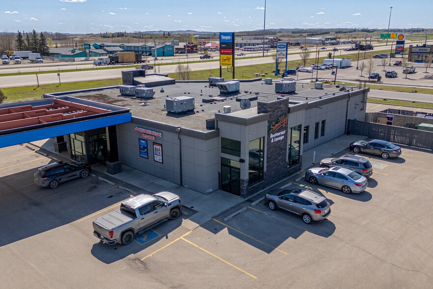 135 Leva Ave, Red Deer County, AB à vendre - Photo de l’immeuble – Image 2 sur 7