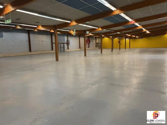 Plus de détails pour Local commercial à louer