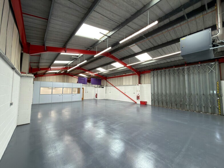 C R Bates Industrial Estate, Stokenchurch à louer - Photo de l’immeuble – Image 3 sur 12