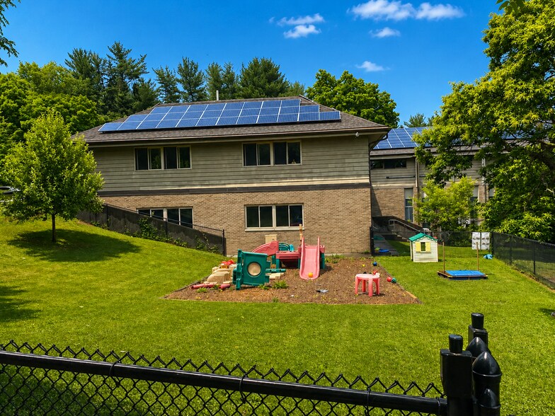 68 Danbury Rd, New Milford, CT à louer - Photo de l’immeuble – Image 3 sur 16