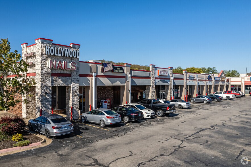 2612-2630 W Martin Luther King Jr Blvd, Fayetteville, AR à louer - Photo de l’immeuble – Image 2 sur 4