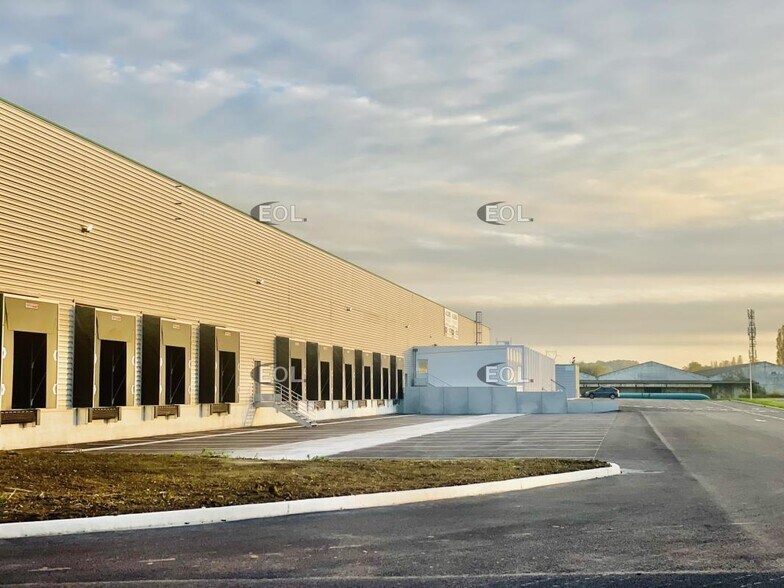 Industriel/Logistique dans Remy à louer - Photo de l’immeuble – Image 1 sur 4