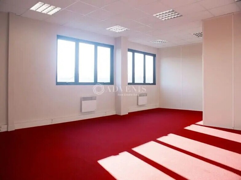 Bureau dans Cergy à louer - Photo de l’immeuble – Image 1 sur 5
