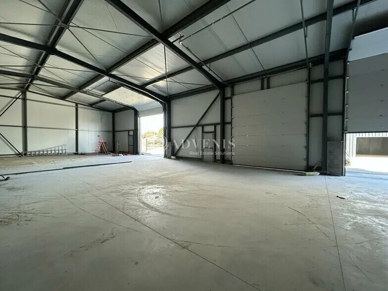 Industriel/Logistique dans Vendres à louer - Photo de l’immeuble – Image 2 sur 5
