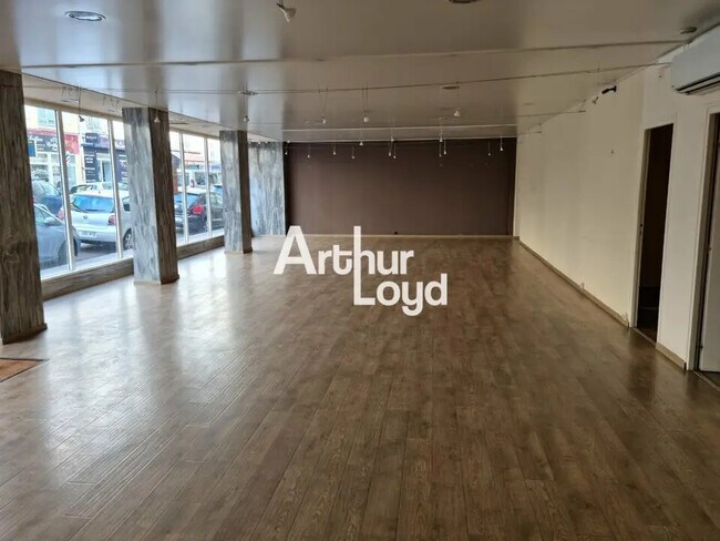 Plus de détails pour Local commercial à vendre