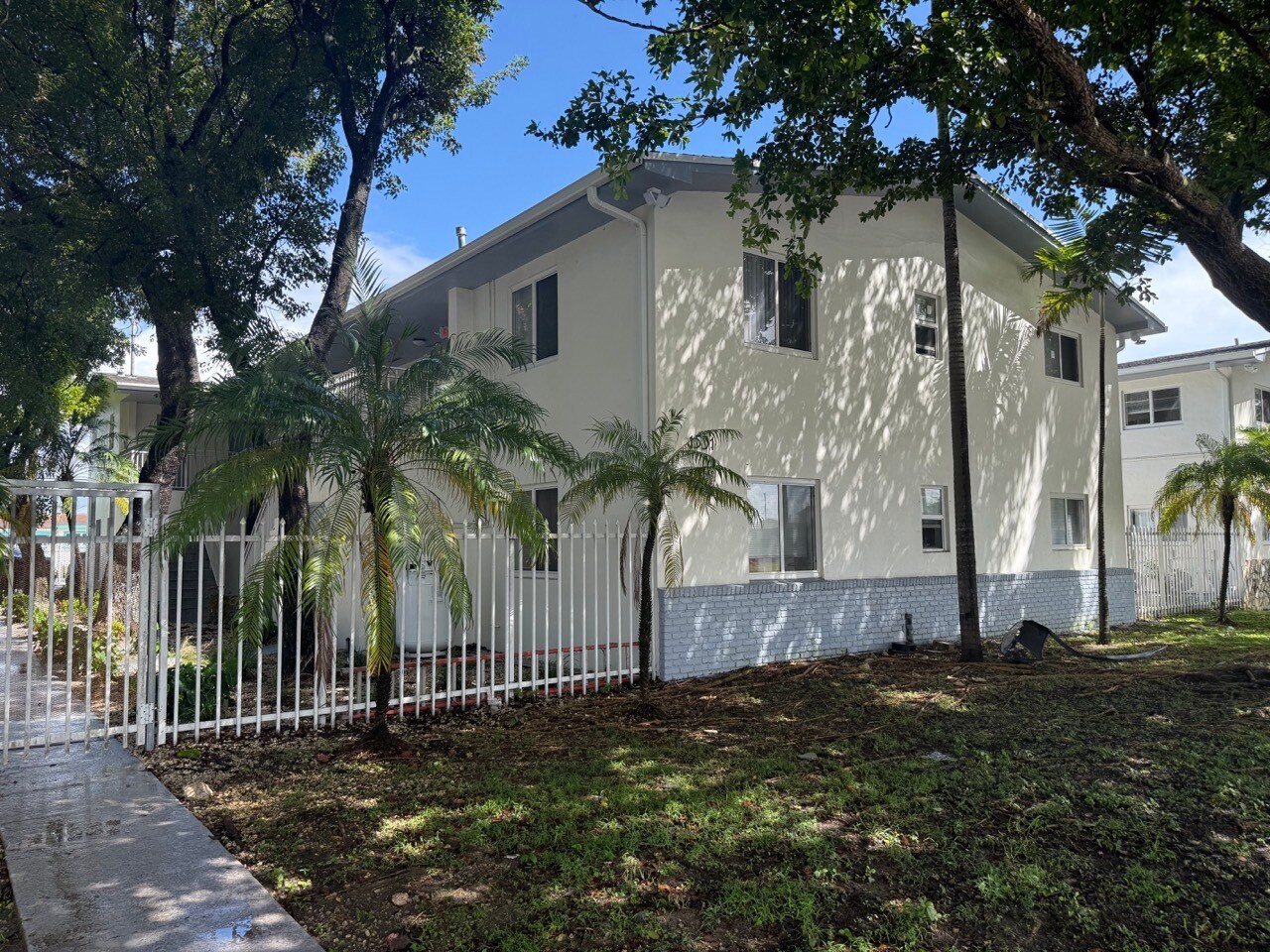 1511 NE 8th St, Homestead, FL à vendre Photo de l’immeuble– Image 1 sur 8