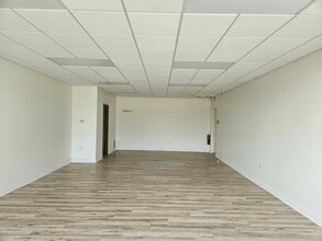 11324-11328 S Harlem Ave, Worth, IL à louer Photo intérieure– Image 2 sur 2