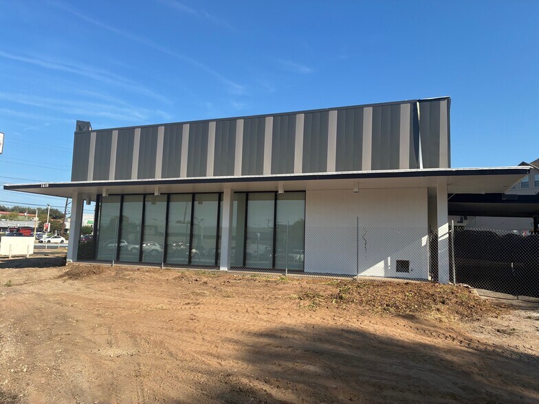 1610 W North Loop Blvd, Austin, TX à louer - Photo de l’immeuble – Image 3 sur 10