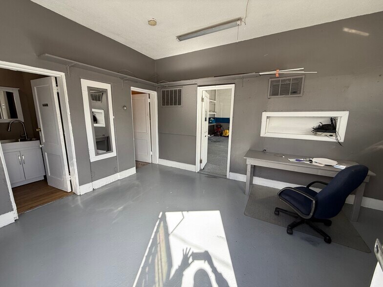 128 Baldwin Ave, Pontiac, MI à vendre - Photo de l’immeuble – Image 2 sur 12