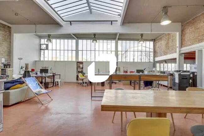 Plus de détails pour Local d’activités à vendre