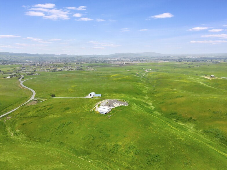 2000 John Smith Rd, Hollister, CA à vendre - Photo de l’immeuble – Image 3 sur 24