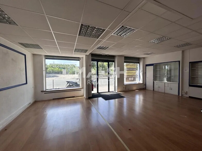 Local commercial dans Lyon à louer - Photo de l’immeuble – Image 3 sur 5