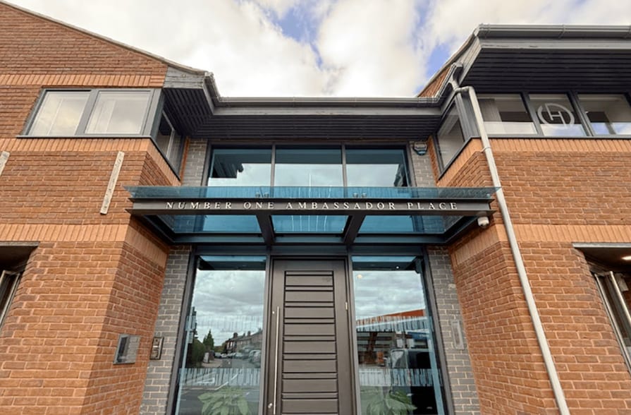 Stockport Rd, Altrincham à louer - Photo principale – Image 1 sur 2