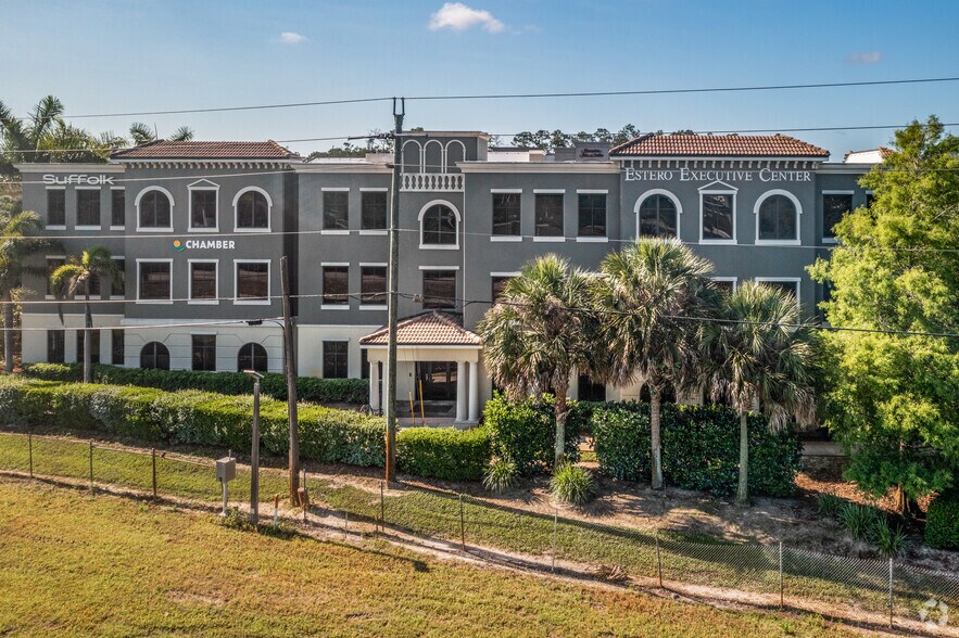 10600 Chevrolet Way, Estero, FL à louer - Photo de l’immeuble – Image 3 sur 10