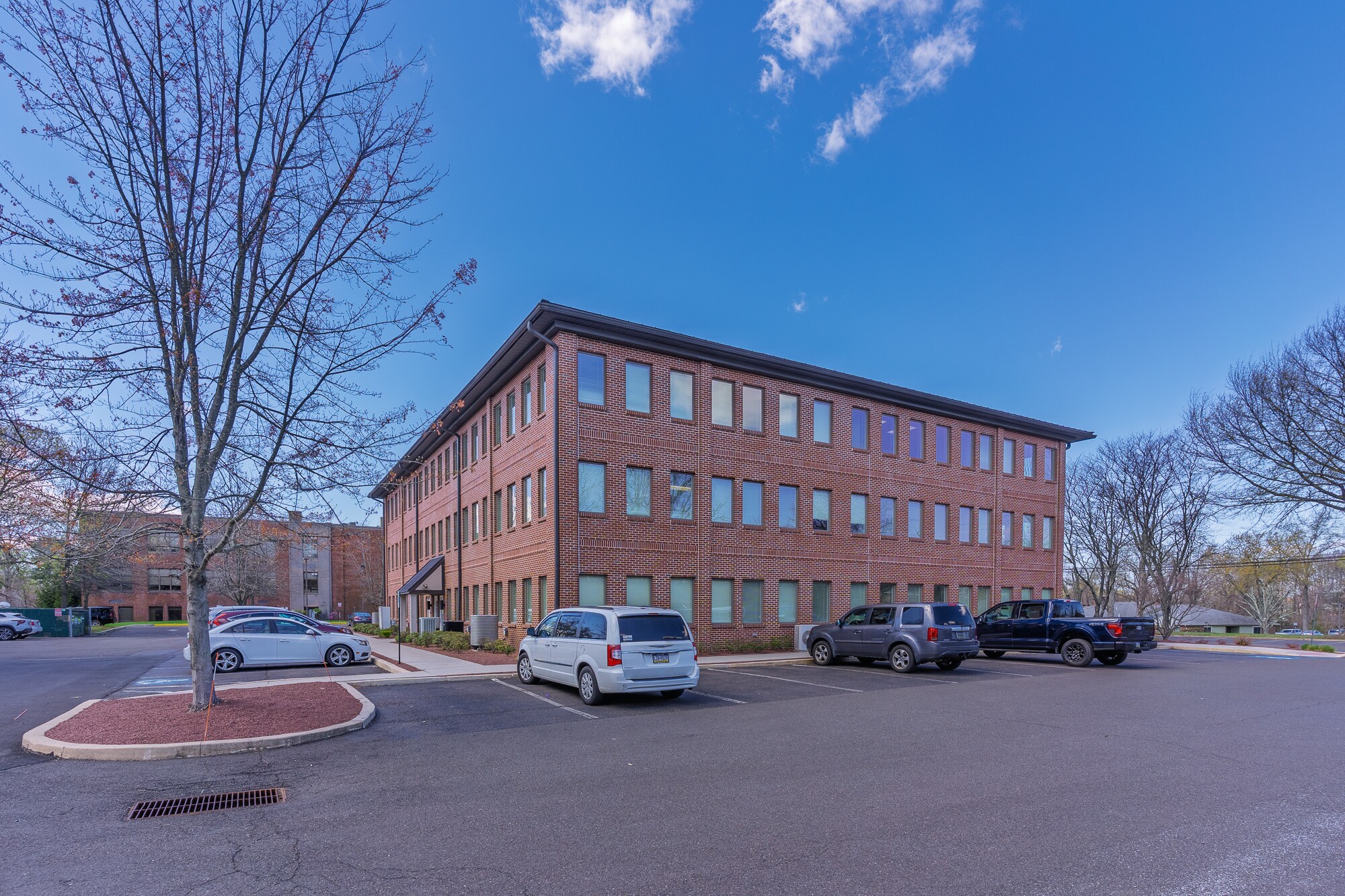 370 E Maple Ave, Langhorne, PA à louer Photo principale– Image 1 sur 9