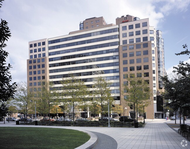 901 N Stuart St, Arlington, VA à louer - Photo principale – Image 1 sur 16