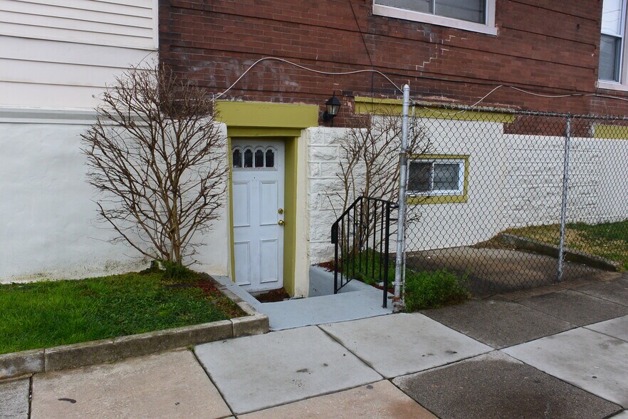 5862 Christian St, Philadelphia, PA à louer - Photo de l’immeuble – Image 2 sur 20