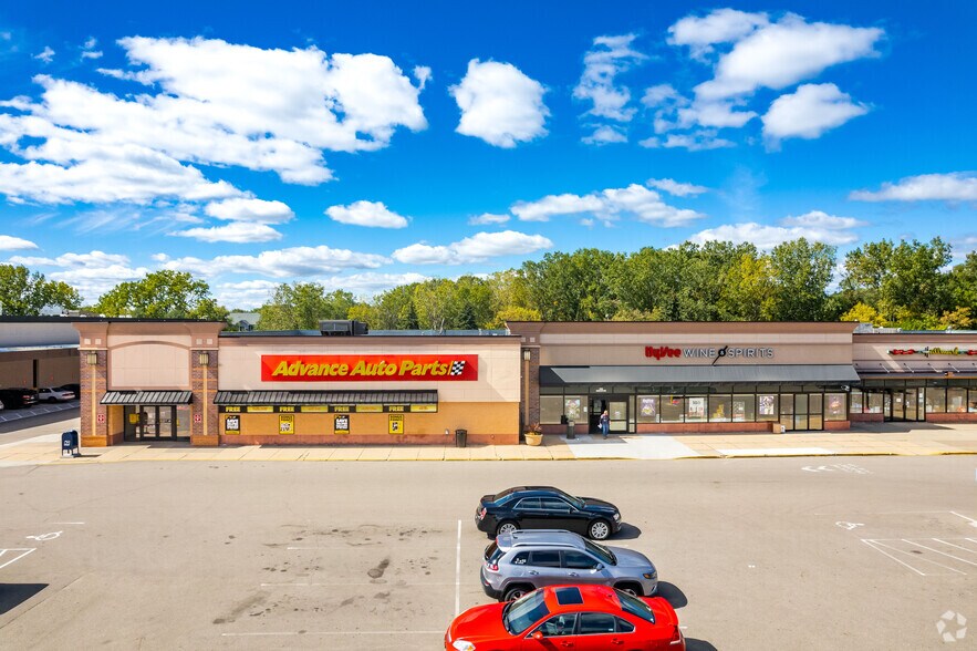 2500-2515 White Bear Ave N, Maplewood, MN à louer - Photo de l’immeuble – Image 2 sur 8