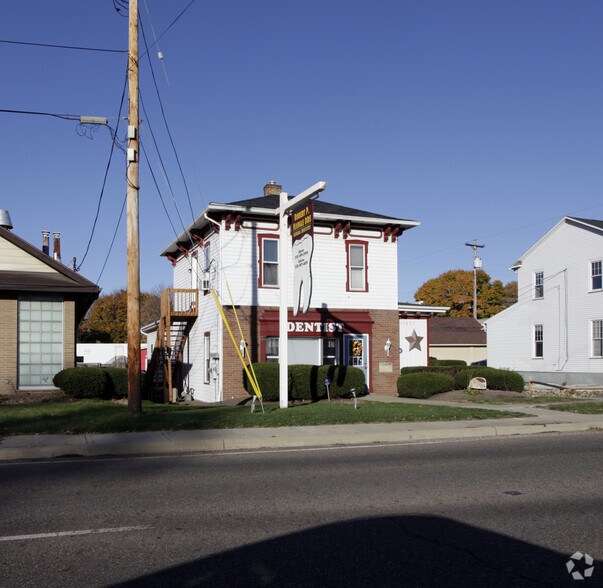 13027 Cleveland Ave NW, Uniontown, OH à vendre - Photo de l’immeuble – Image 3 sur 13