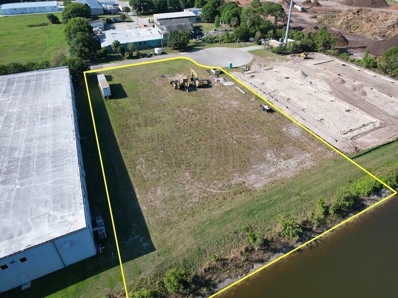 5000 42nd pl, Vero Beach, FL à vendre - Photo de l’immeuble – Image 3 sur 45