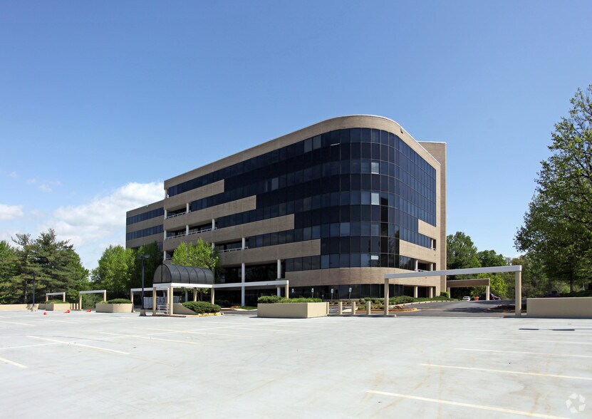 6610 Rockledge Dr, Bethesda, MD à louer - Photo de l’immeuble – Image 1 sur 7