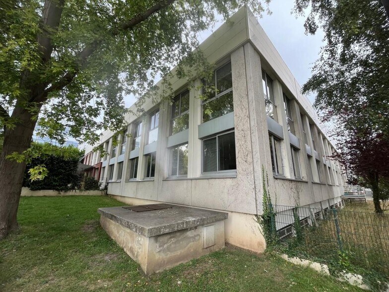 Bureau dans Saint-Germain-en-Laye à louer - Photo de l’immeuble – Image 2 sur 12