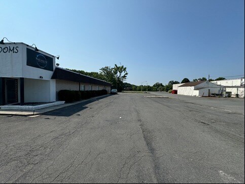691 New Jersey 33, Hamilton Township, NJ à vendre - Photo de l’immeuble – Image 3 sur 8