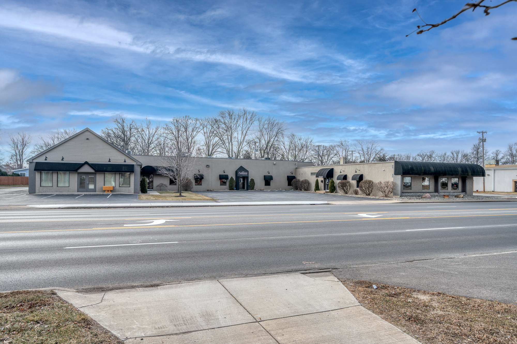 5025 Dorr St, Toledo, OH à vendre Photo principale– Image 1 sur 21
