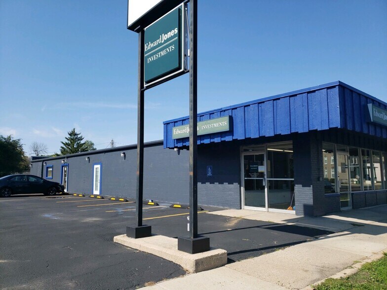 105 N Main St, Pardeeville, WI à louer - Photo de l’immeuble – Image 2 sur 5