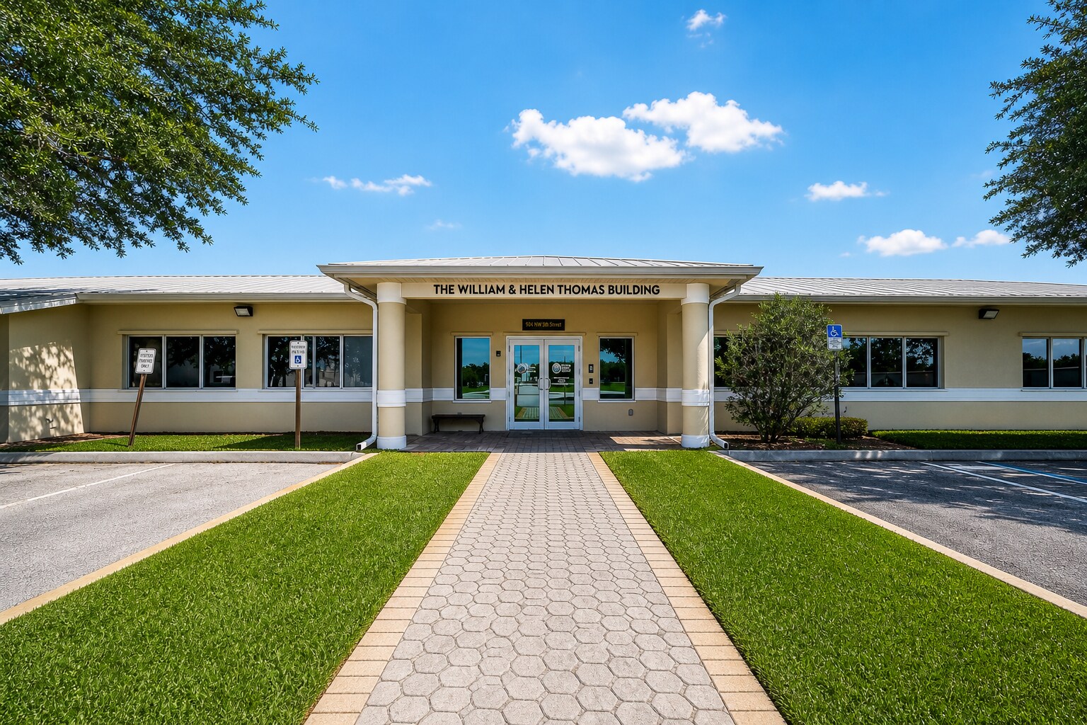 1601 NE Success Dr, Jensen Beach, FL à vendre Photo de l’immeuble– Image 1 sur 19