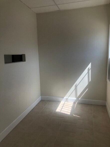 9300-9302 California Ave, South Gate, CA à louer - Photo de l’immeuble – Image 3 sur 9