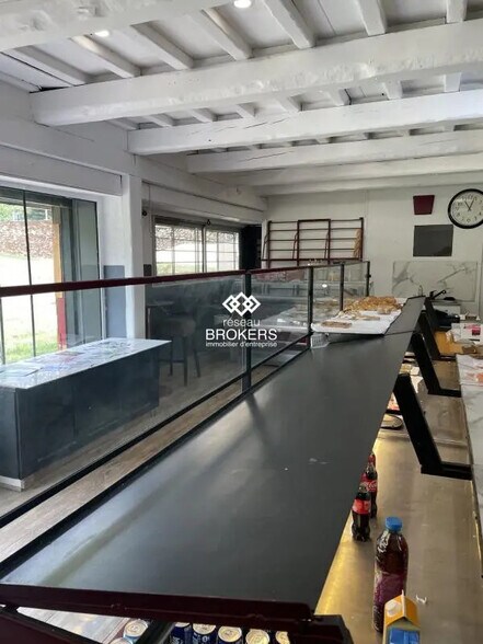 Local commercial dans Les Pennes-Mirabeau à vendre - Photo intérieure – Image 3 sur 3