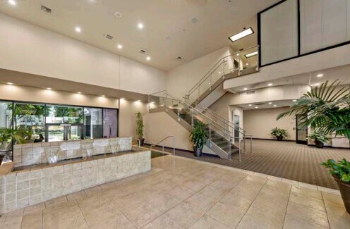 1300 W Optical Dr, Azusa, CA à louer - Hall d’entrée – Image 3 sur 9