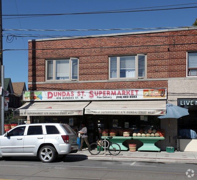 878-880 Dundas St W, Toronto, ON à vendre - Photo principale – Image 1 sur 2