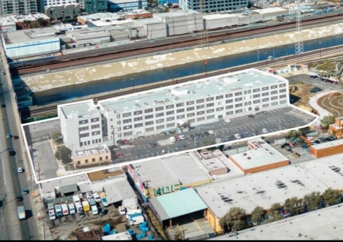 2155 E 7th St, Los Angeles, CA à louer - Photo de l’immeuble – Image 1 sur 8