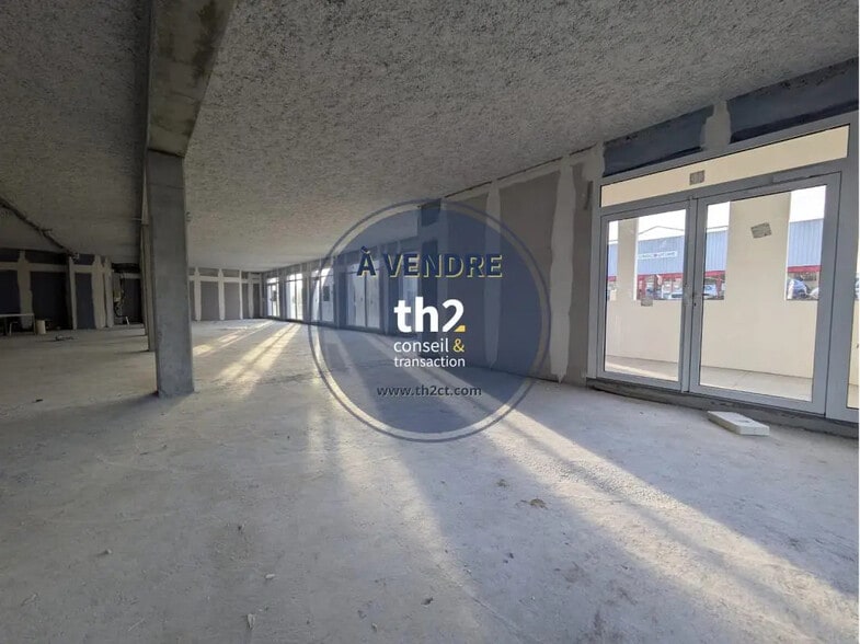 Local commercial dans Mondeville à vendre - Photo intérieure – Image 2 sur 5
