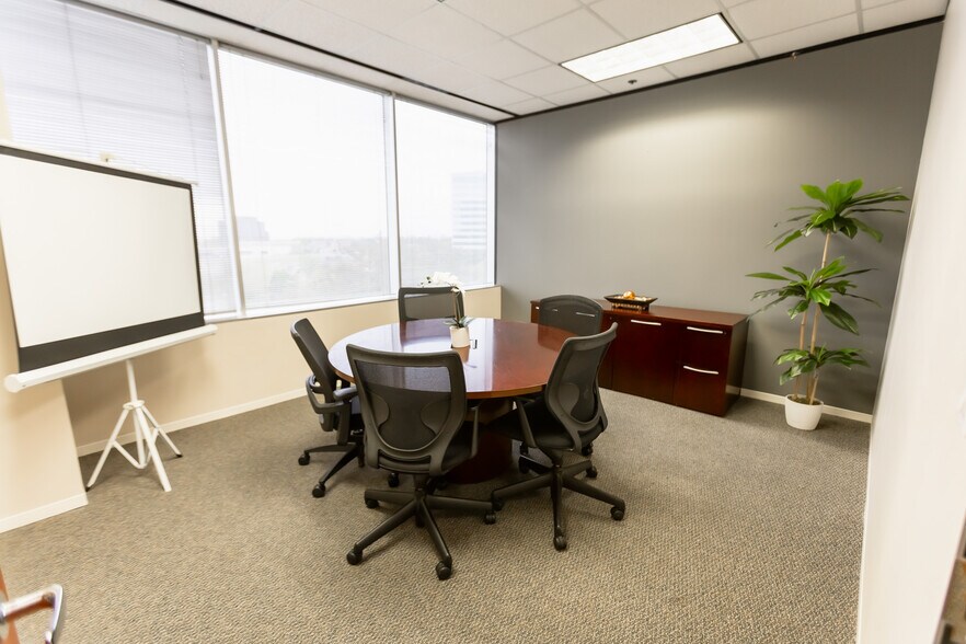 100 Glenborough Dr, Houston, TX à louer - Photo de l’immeuble – Image 3 sur 33