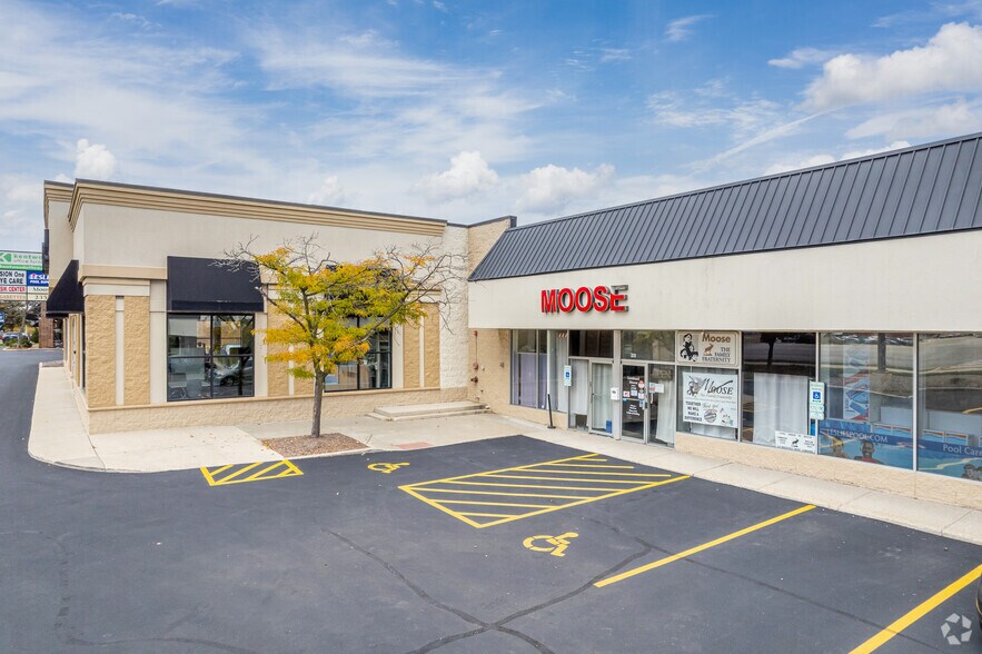 310-330 W Roosevelt Rd, Lombard, IL à vendre - Photo de l’immeuble – Image 3 sur 14
