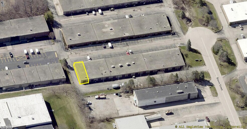 1000 Brown St, Wauconda, IL à vendre - Photo de l’immeuble – Image 2 sur 3