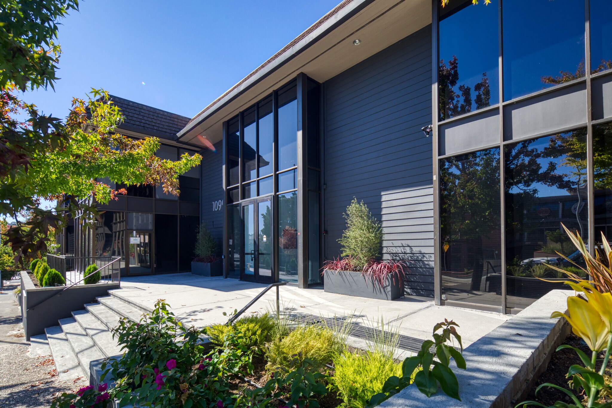 1099 D St, San Rafael, CA à vendre Photo principale– Image 1 sur 10