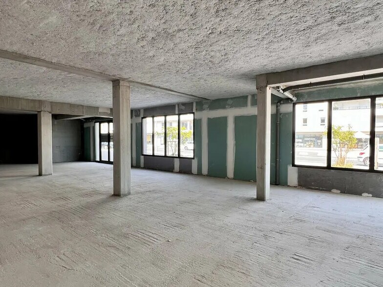 Local commercial dans Épron à vendre - Photo de l’immeuble – Image 3 sur 7
