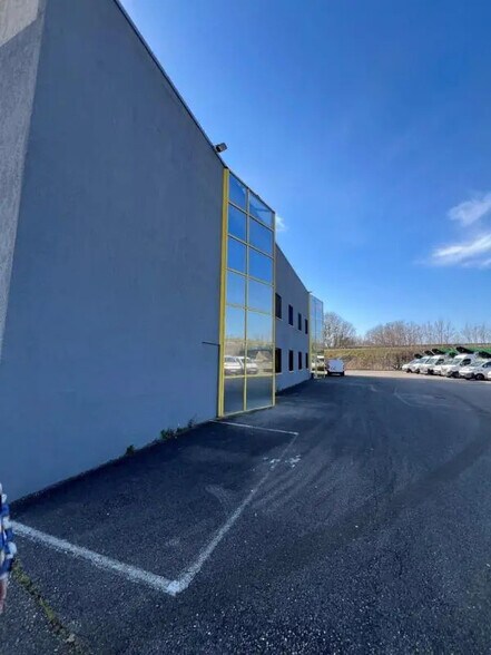 Bureau dans La Verpillière à louer - Photo de l’immeuble – Image 3 sur 10