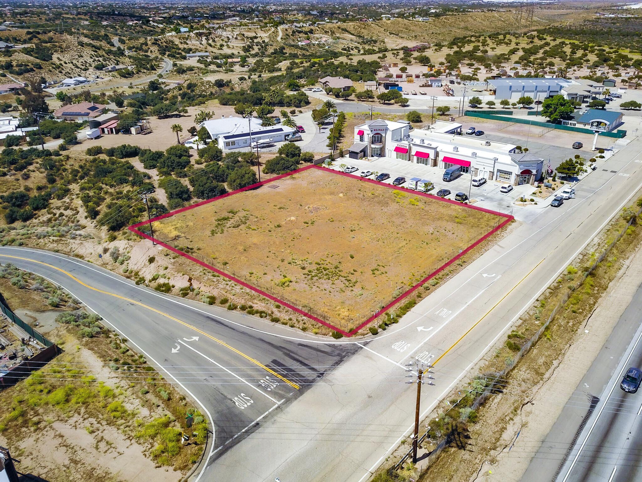 6542 Caliente Rd, Oak Hills, CA à vendre Photo principale– Image 1 sur 6