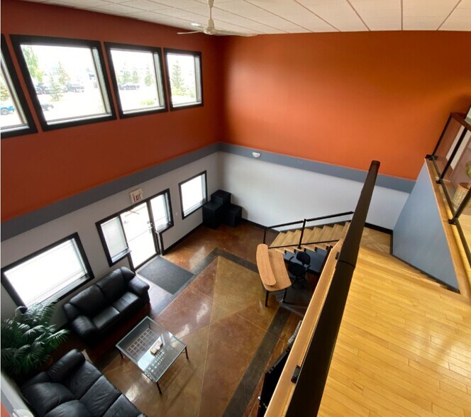 12110 40th St SE, Calgary, AB à vendre - Photo de l’immeuble – Image 2 sur 11