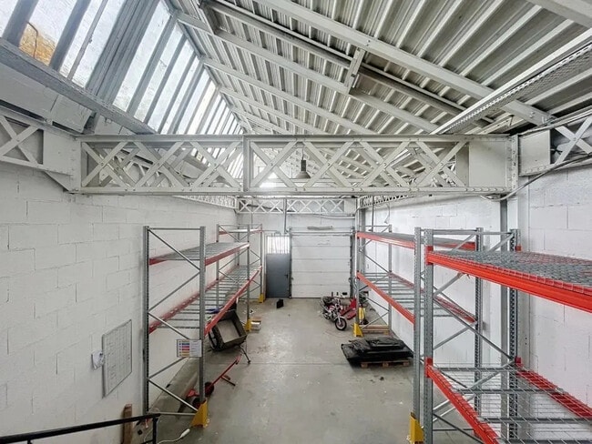 Plus de détails pour 195 Avenue Francis De Pressensé, Vénissieux - Bureau, Local d'activités à louer